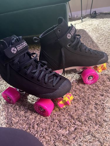 Customer photo review of Vegan ParkStar Roller Skates