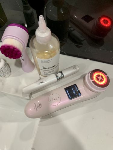 Customer photo review of EvenSkyn® Lumo: Premium Anti-Aging & Skin Tightening Handset