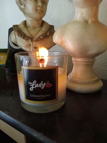 Customer photo review of Hey Lady💋™ Champagne Rose Candle