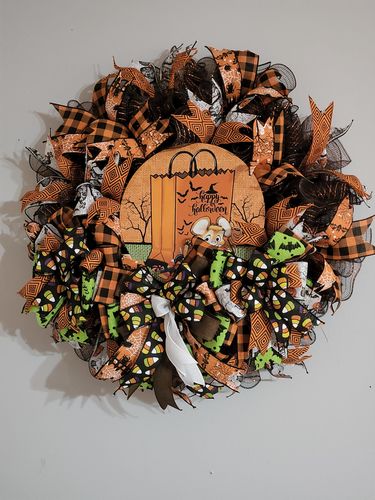 Customer photo review of Wreath Sign, Halloween Candy Corn Mouse 10" Round Metal Sign DECOE-175, Sign For Wreath, DecoExchange