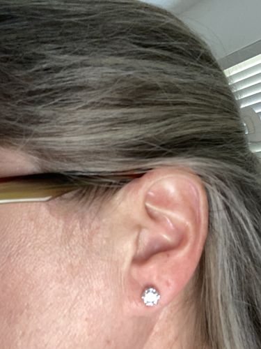 Customer photo review of Moissanite Series Classic Six-Claw Sterling Silver Stud Earrings
