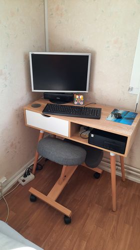 Customer photo review of Bureau d'ordinateur avec 1 tiroir en blanc et bois - ULTRON DESK B