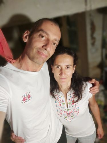 Мирослав Г. review of Дамска тениска с V-деколте бродирана с шевица "Плодовете на живота" image 1 out of 1