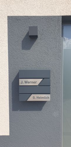 Customer photo review of AlbersDesign Briefkasten B1 anthrazit (RAL7016) personalisiert mit Edelstahl-Schildern