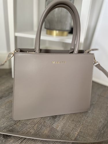 Customer photo review of NEYLA - TAUPE