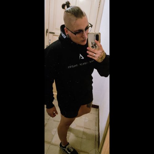 Customer photo review of Sudadera New Gen Limited Edition - Black