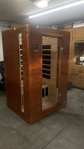 Customer photo review of Smartmak Saunas 2-Person Far Infrared Sauna - Side Glass Windows