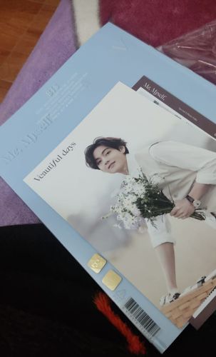 Customer photo review of V - SPECIAL 8 PHOTO-FOLIO ME, MYSELF, AND V VEAUTIFUL DAYS