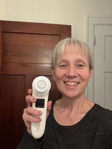 Customer photo review of EvenSkyn® Lumo: Premium Anti-Aging & Skin Tightening Handset