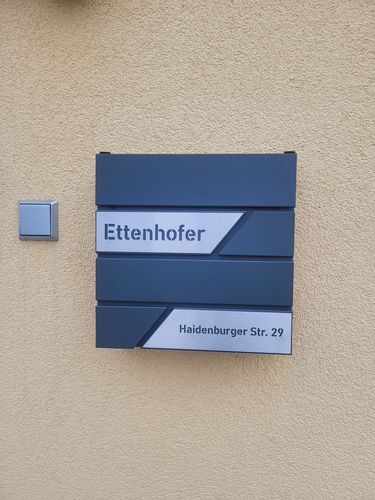 Customer photo review of AlbersDesign Briefkasten B1 anthrazit (RAL7016) personalisiert mit Edelstahl-Schildern