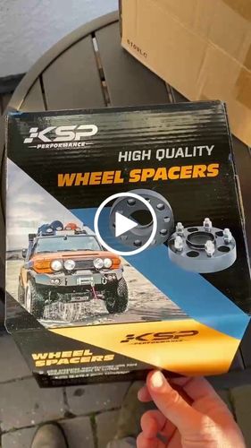 Customer video review of Wheel Spacers 1 inch 6x5.5" Hubcentric For Toyota Tacoma 4Runner Tundra FJ Cruiser Blue