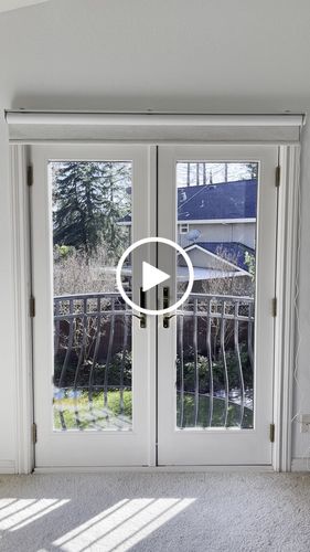 Customer video review of SmartWings Motorized Roller Shades 100% Blackout Linen