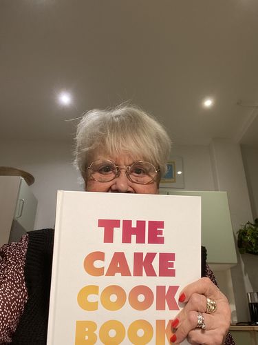 Customer photo review of Cake Cookbook bundle (English)