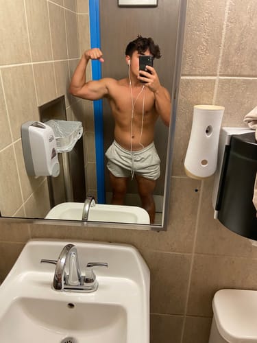 Customer photo review of Men's Classic Sol Short, Heather Grey