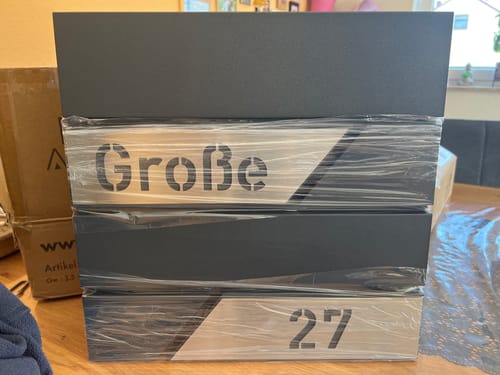 Customer photo review of AlbersDesign Briefkasten B1 Eisenglimmer (DB703) personalisiert mit Edelstahl-Schildern