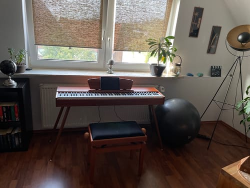 Customer photo review of Donner DDP-80 Digital-Piano für Zuhause 88 gewichtete Tasten & Stilvolles Holzdesign mit 3 Pedale