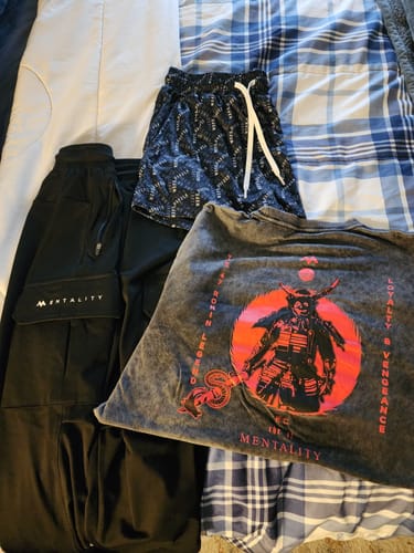Customer photo review of The 47 Ronin VINTAGE TEE - RED