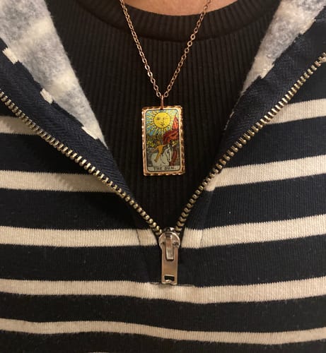 Customer photo review of The Sun Güneş Tarot Kartı Kolye