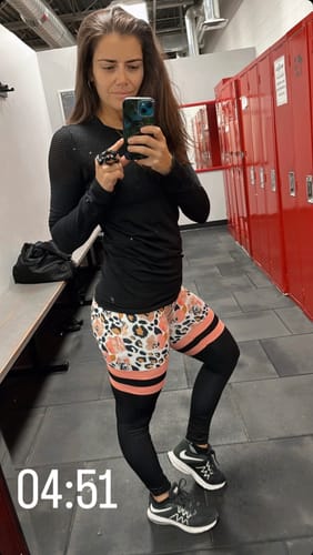 Customer photo review of Peaches & Creme scrunch legging