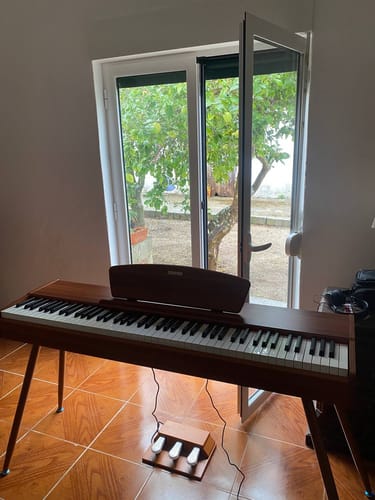 Customer photo review of Donner DDP-80 Digital-Piano für Zuhause 88 gewichtete Tasten & Stilvolles Holzdesign mit 3 Pedale