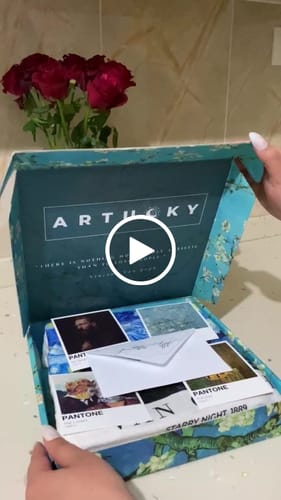 Customer video review of The Starry Night Yıldızlı Gece Omuz Çantası