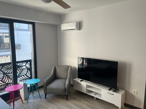 Customer photo review of Rani A4 Duvar Raflı Tv Sehpası Kitaplıklı Tv Ünitesi Modern Ayaklı Tasarım 150 cm Beyaz