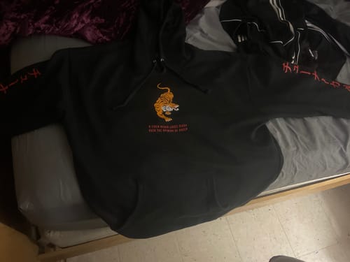 Customer photo review of "Hoodie" TIGER