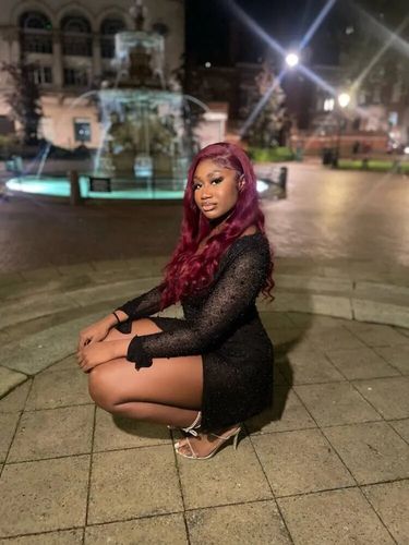 Customer photo review of Vibrant Burgundy Lustrous Silky Straight Lace Frontal Wig