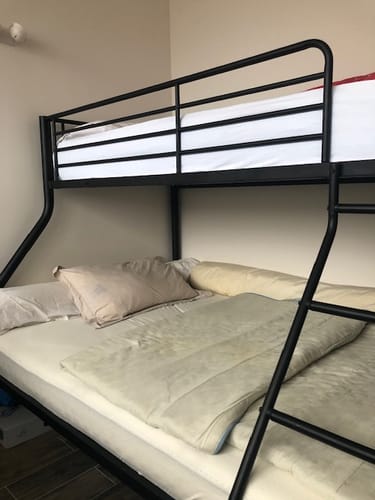 Customer photo review of Lit superposé 3 places et 2 étages en métal noir avec échelle 140x190cm et 90x190cm (matelas non inclus) - JAZZ L TUBE BLACK