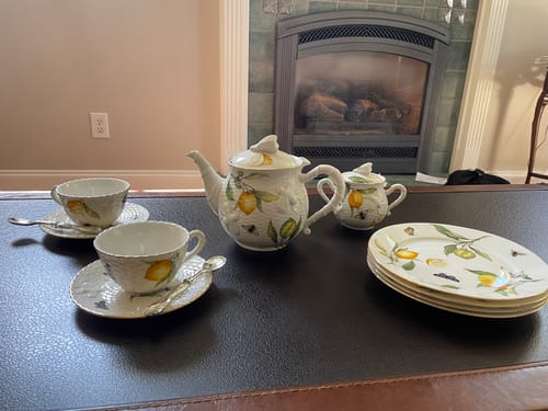 Customer photo review of Lemon Bee Fine Porcelain Tea Set