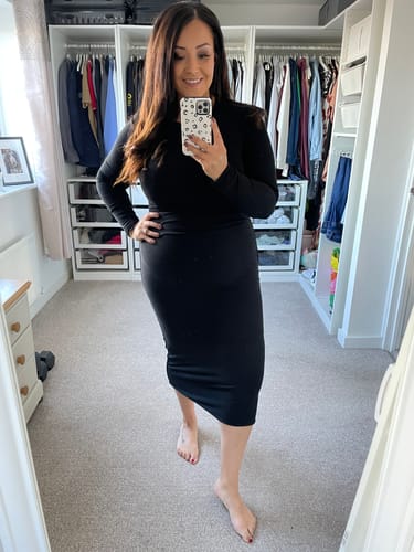 Customer photo review of Luxe Ribbed Knit ‘Bella’ Midi dress - Black