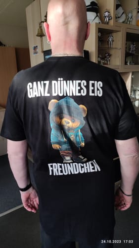 Customer photo review of GANZ DÜNNES EIS TEDDY Rückendruck T-Shirt