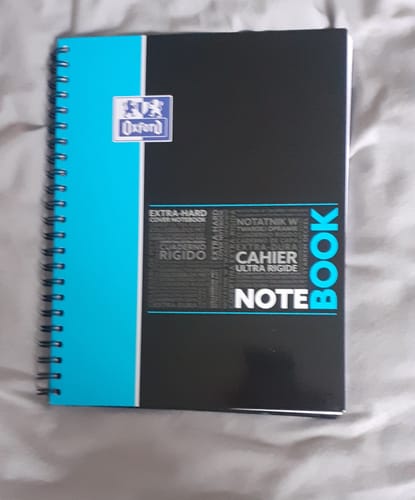 Avis photo d'un client sur Cahier à spirales NOTEBOOK OXFORD # Couverture rigide - 160 pages A4 détachables - ligné type CORNELL
