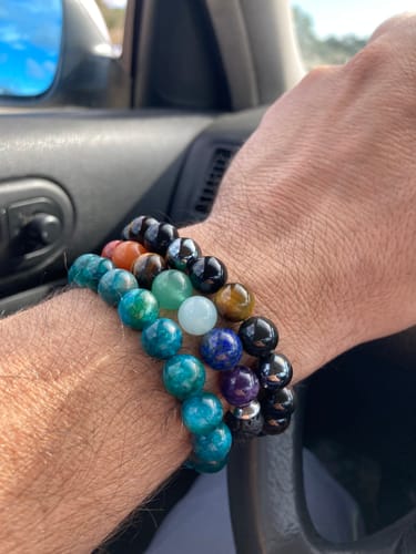 Customer photo review of Bracelet 7 chakras en pierre de lave 10mm