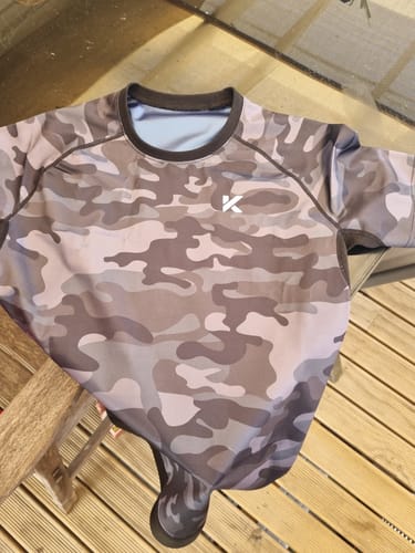 Customer photo review of Men's Heat Trapping T-Shirt