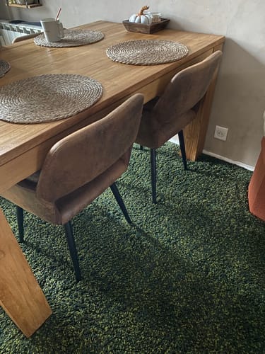 Customer photo review of Lot de 2 chaises de salle à manger rétro vintage avec accoudoirs et assise rembourrée en suédine, pieds en métal noir - CROMWELL BROWN