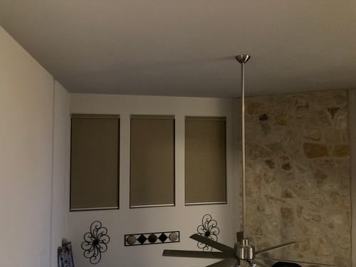 Customer photo review of SmartWings Motorized Roller Shades 100% Blackout Vigor