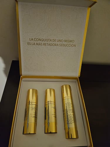 Customer photo review of BEAUTY BOX SERUMS FACIALES CON CÉLULAS MADRE DÍA + NOCHE + CUELLO Y ESCOTE