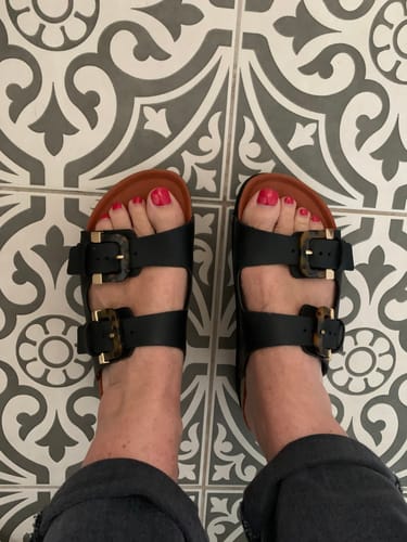 Customer photo review of Plum Footbed Tortoiseshell Sandals
