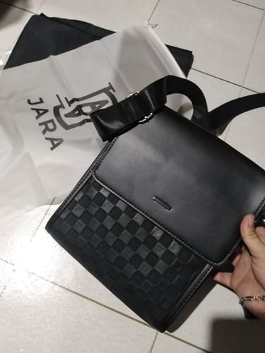 Customer photo review of PORTOFINO LEATHER CASUAL SLING BAG