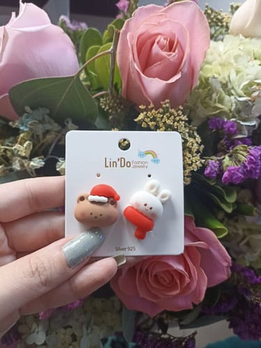 Customer photo review of Aretes navideños osito + conejo