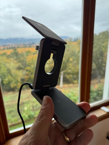 Customer photo review of MagFold Pro Qi2