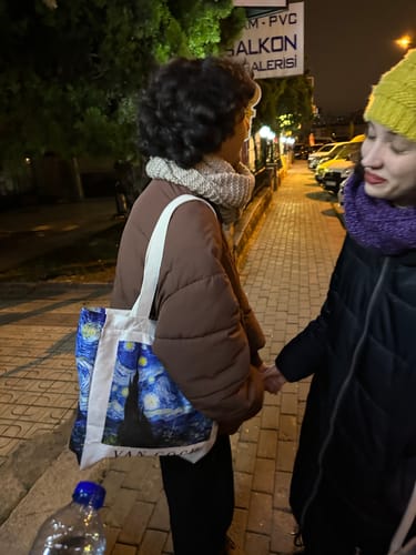 Customer photo review of The Starry Night Yıldızlı Gece Omuz Çantası