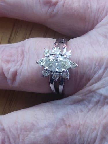 Customer photo review of 0.75-1.90 CT Oval & Round Cut Natural Diamonds - Engagement Ring