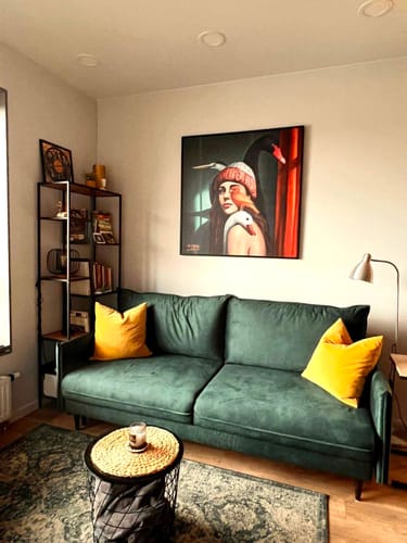 undefined review of I'm a Bird Girl image 1 out of 2