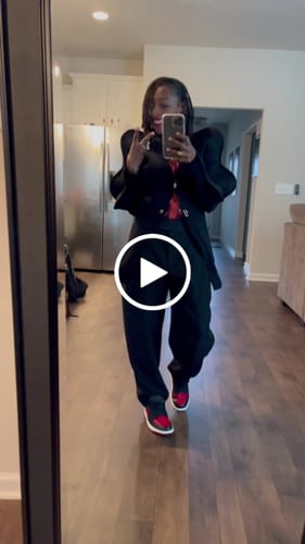 Customer video review of Skinny V-Neck Knitted Cardigan