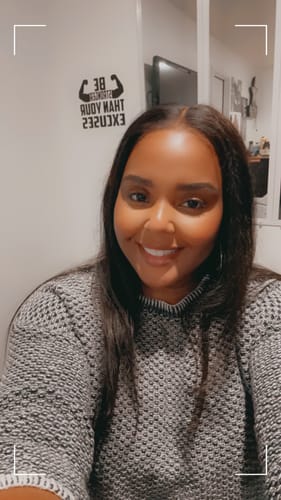 Customer photo review of CurlyMe 9x6 HD Lace M-cap Wear Go Glueless Mini Knots Straight Hair Pre-cut Lace Front Wig Pre-plucked