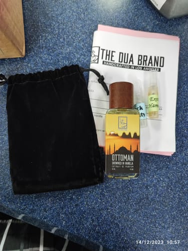 Customer photo review of Ottoman Drowned in Vanilla