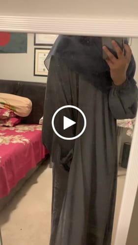 Customer video review of Classic Abaya - Tayyibah