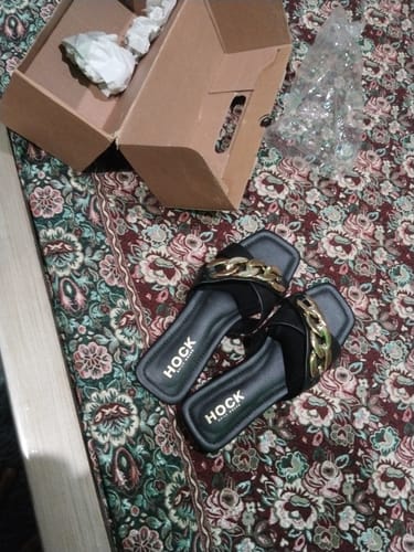 Customer photo review of Chunky Chain Flats (Black)